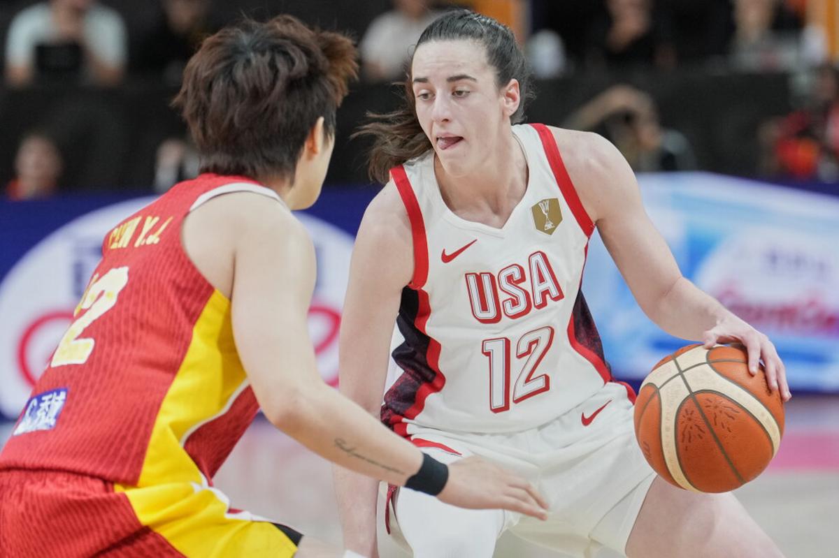 Caitlin Clark ayuda a Estados Unidos a vencer a China en su debut en el Mundial femenino
