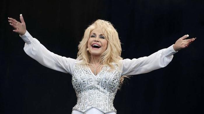 La familia de Dolly Parton comunica su fallecimiento a los 80 años en un emotivo video