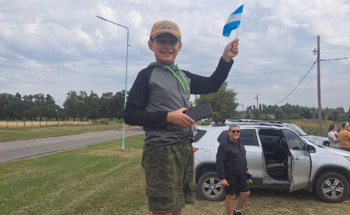  El vuelo de los F-16 revive emociones y recuerdos en familias 