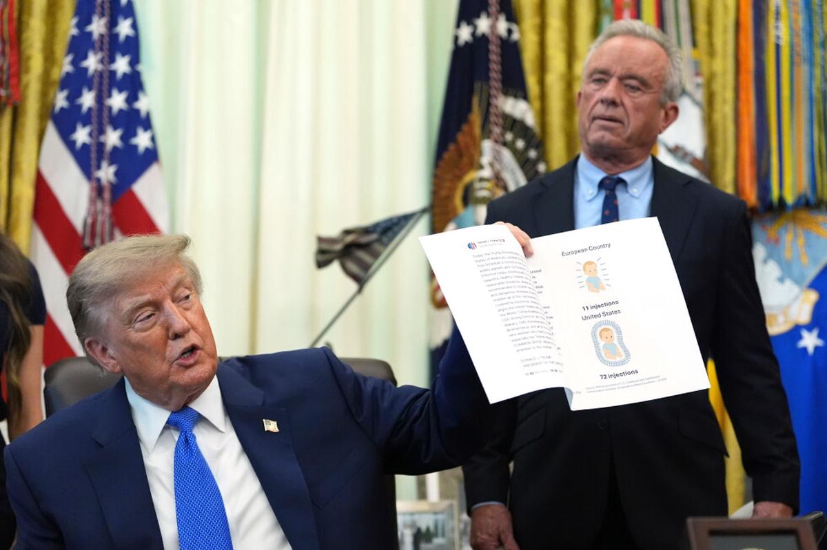 Trump firma orden ejecutiva para revisar recomendaciones de vacunas infantiles
