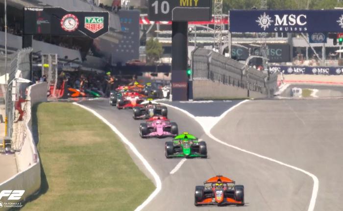 FIA Fórmula 2: Buena clasificación de Varrone 7°, pole para el brasileño Cámara