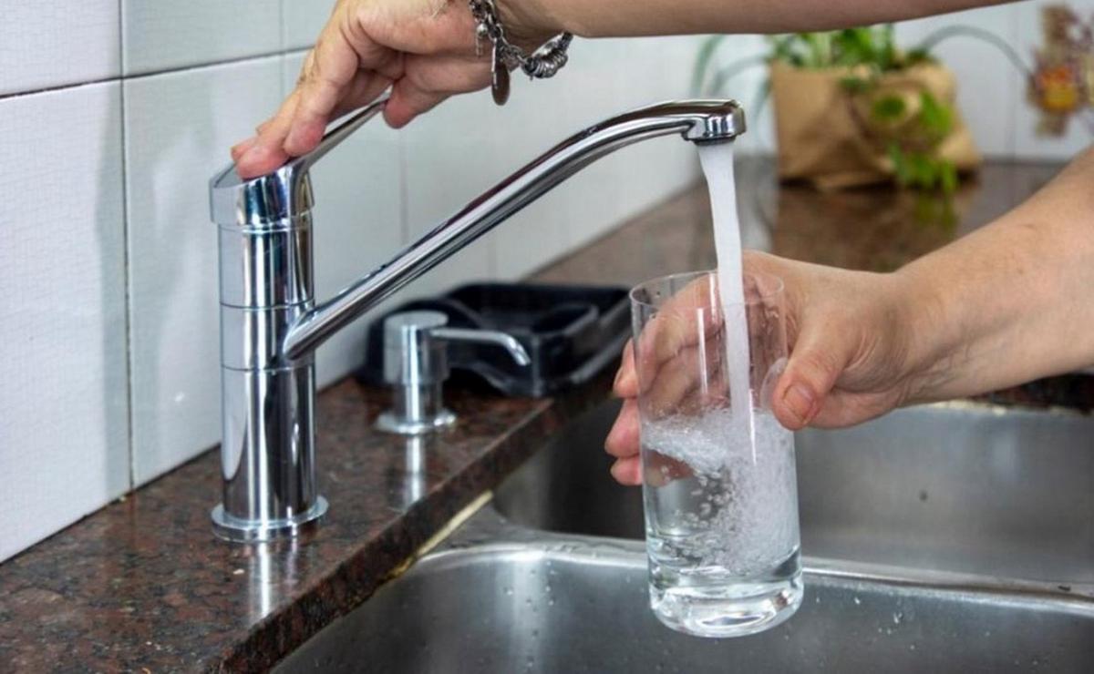 20 barrios del sur de San Luis están sin agua potable por la rotura de un caño.