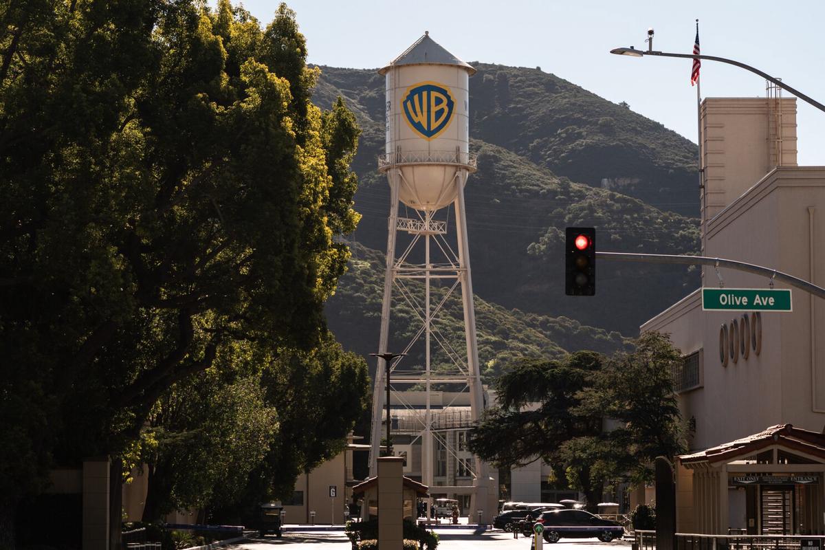 Paramount lanza oferta hostil por Warner Bros., desafiando propuesta de compra de Netflix