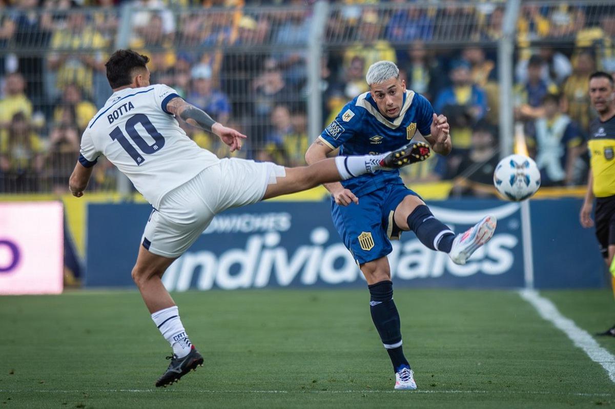 FOTO: Talleres y Rosario Central se miden en el Gigante de Arroyito. (@RosarioCentral)