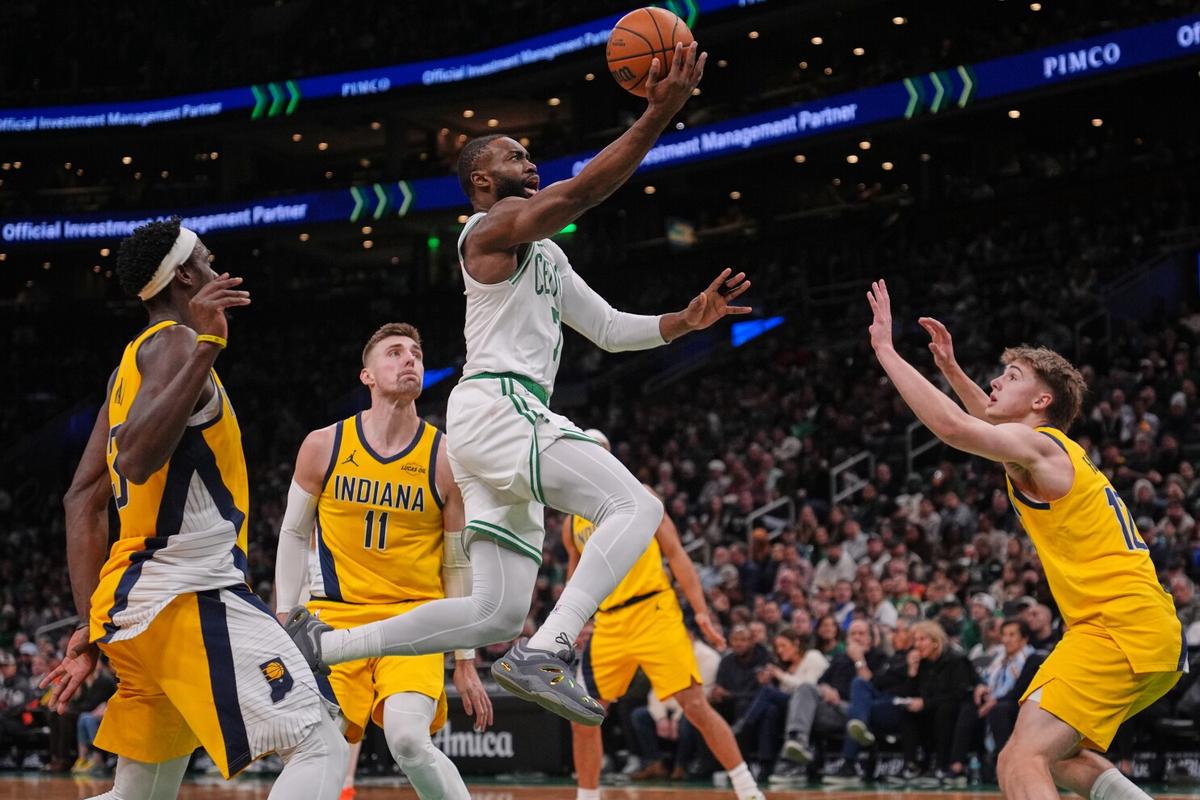 Jaylen Brown anota 30 puntos y toma diez rebotes en victoria de Celtics 119-104 sobre Pacers