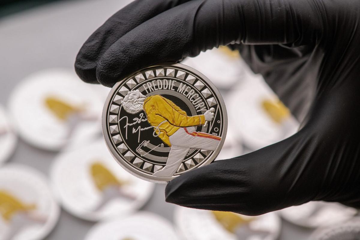 Nueva moneda rinde homenaje a Freddie Mercury y su rango de cuatro octavas  - Noticias - 20