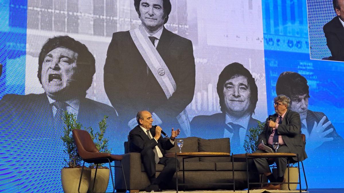 FOTO: Guillermo Francos, entrevistado por Sergio Suppo en el Coloquio de la UIC. 