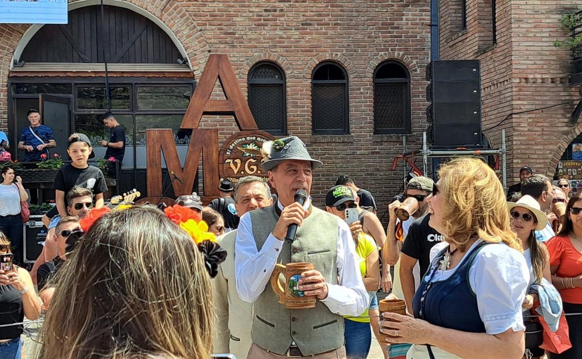 FOTO: Oscar Santarelli, intendente de Villa General Belgrano, en Oktoberfest. (Cadena 3)