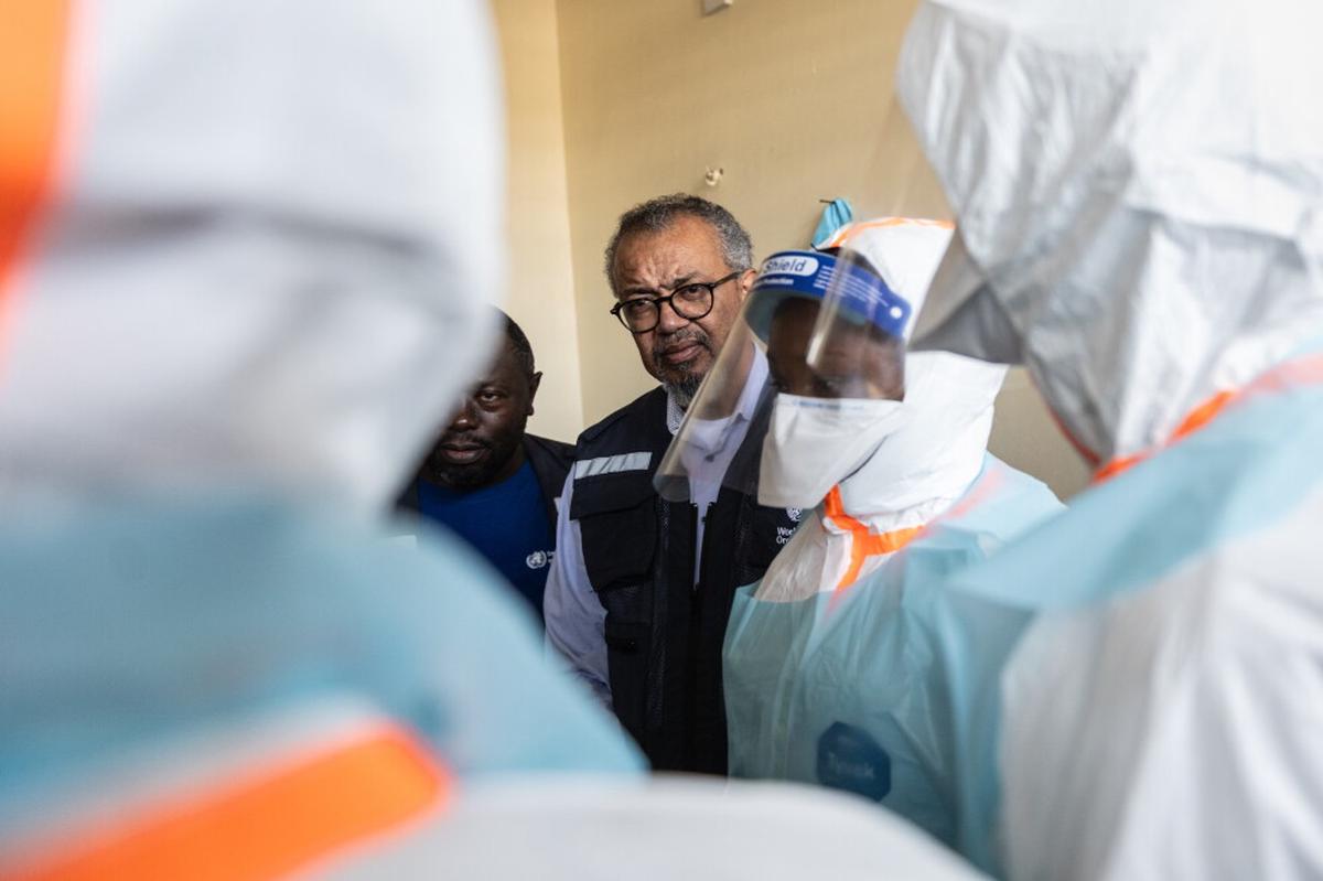El jefe de la OMS celebra 5 recuperaciones de ébola al inaugurar un centro de tratamiento en Congo