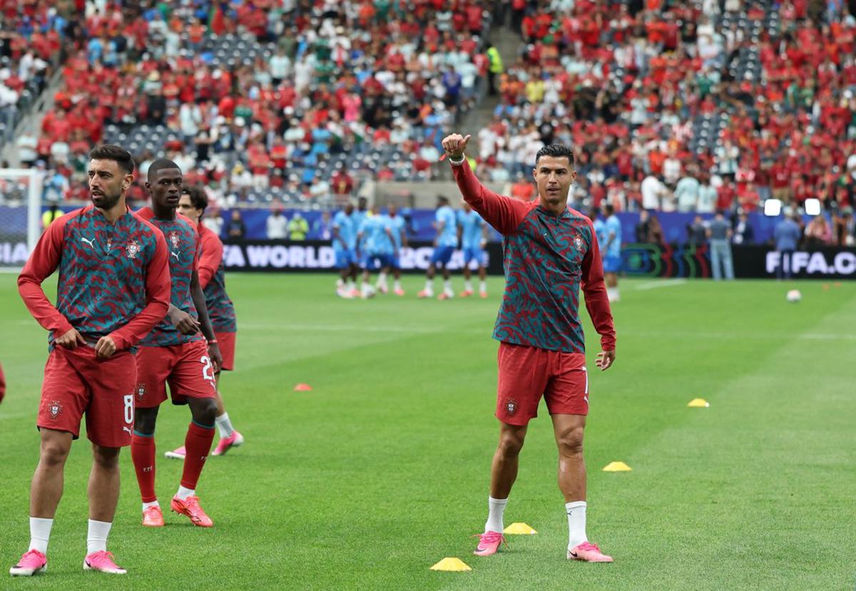 Selección de Portugal con botines rosa.