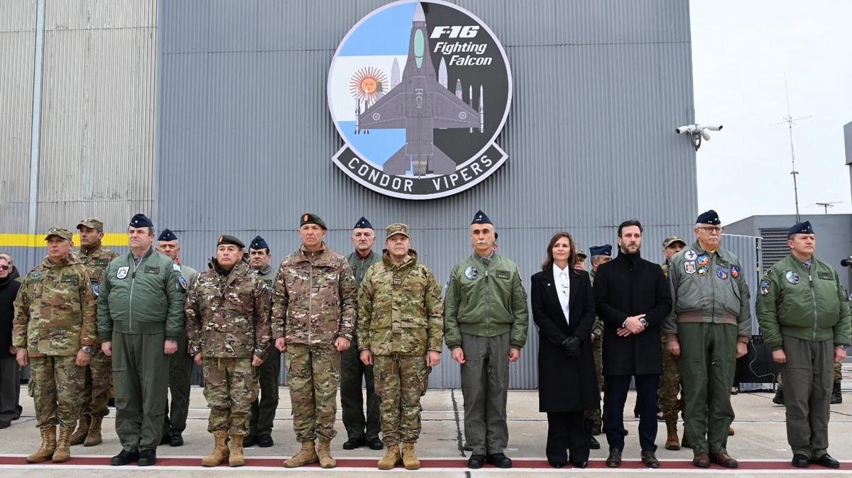 Fuerza Aérea certifica a sus primeros aviadores en el emblemático