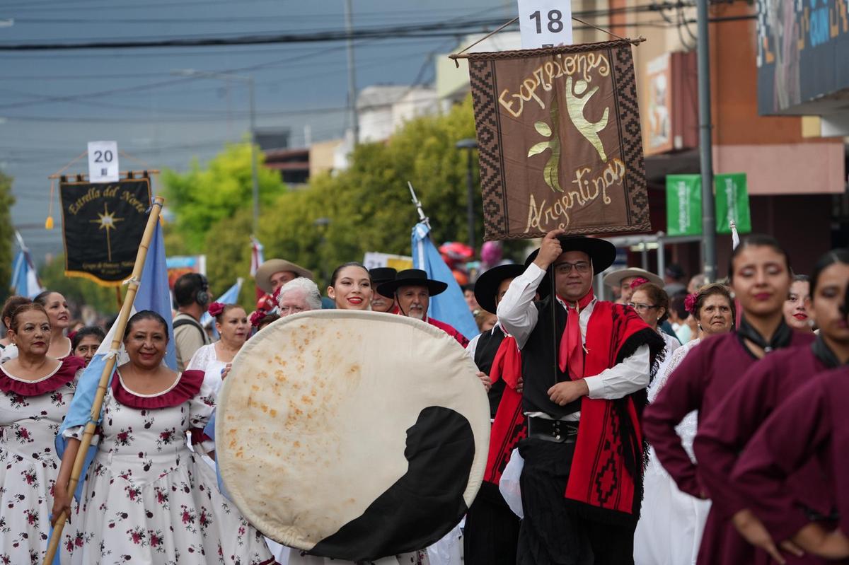 FOTO: Arranca Cosquín con la plaza desbordada