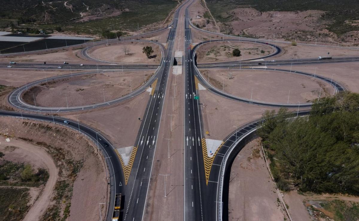 Inauguraron en Mendoza la Variante Palmira para agilizar el tránsito de camiones.