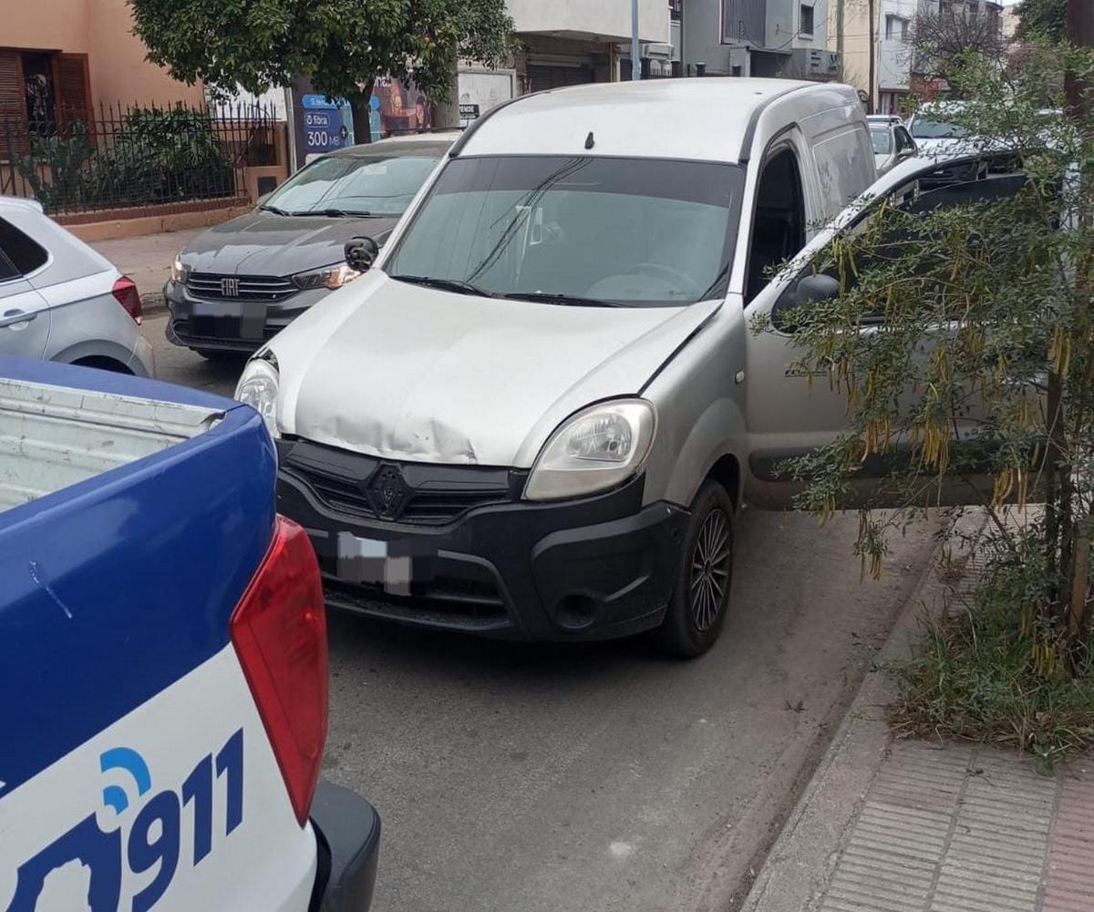 Durante el operativo, la Policía secuestró una Renault Kangoo. (Foto: Policía)