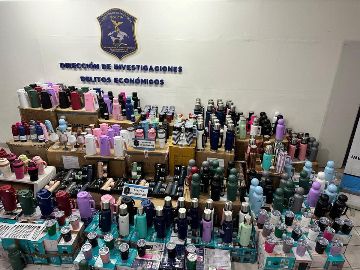Detienen a cuatro por contrabando de termos falsificados en Buenos Aires