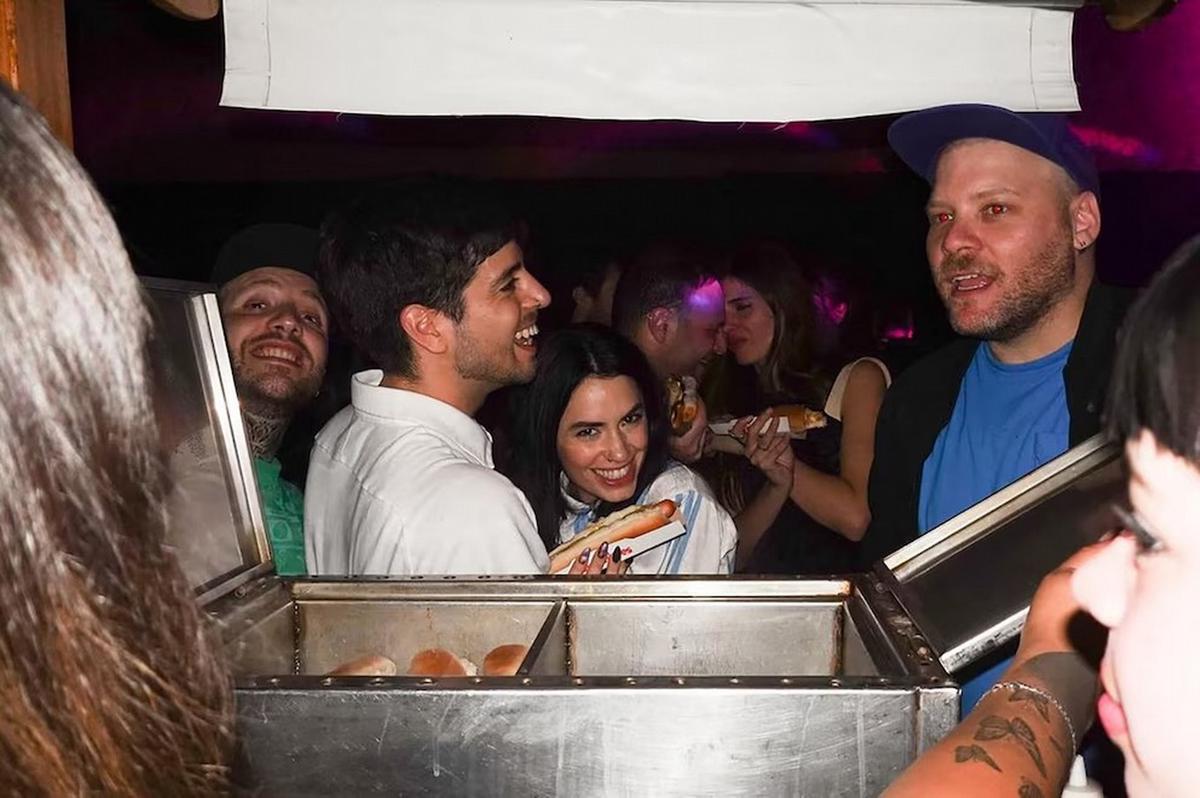 FOTO: Celebracion con panchos de cena