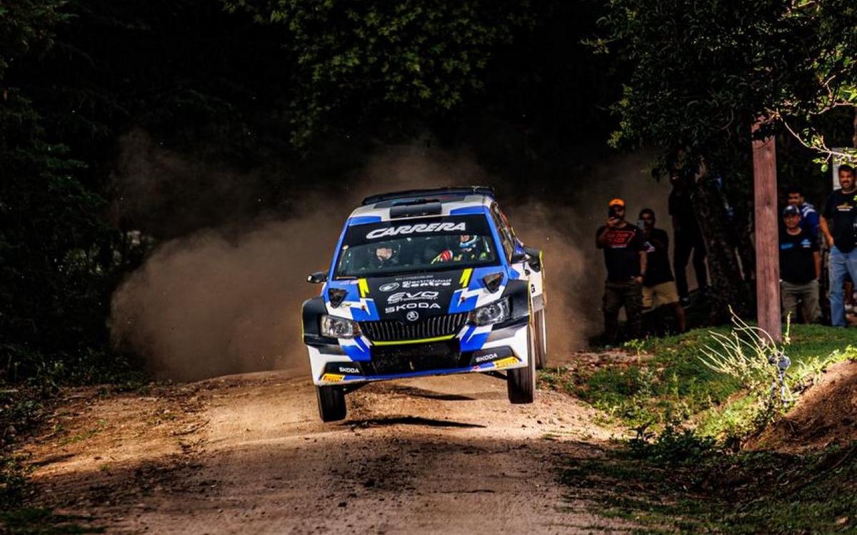 Los hermanos Carrera siguen punteros en el Gran Premio de Caroya