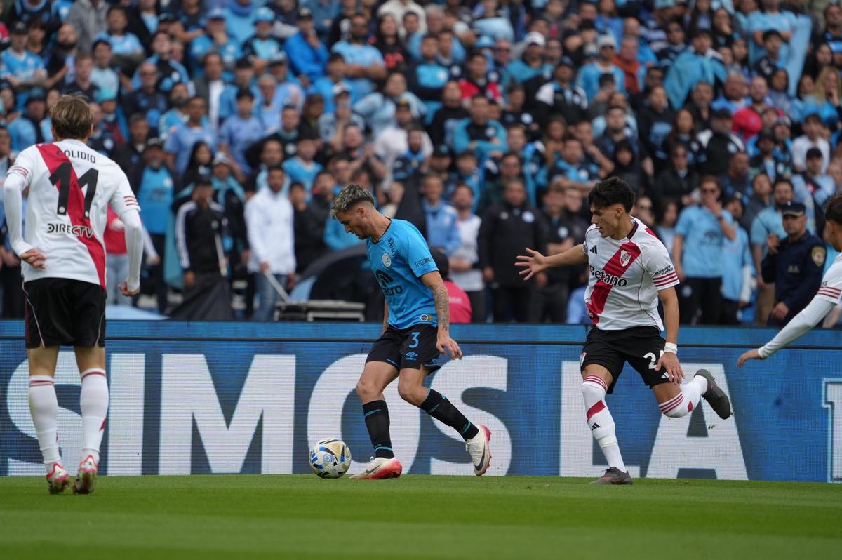 Belgrano y River se enfrentan en un Kempes colmado. (Foto: Daniel Cáceres/C3)