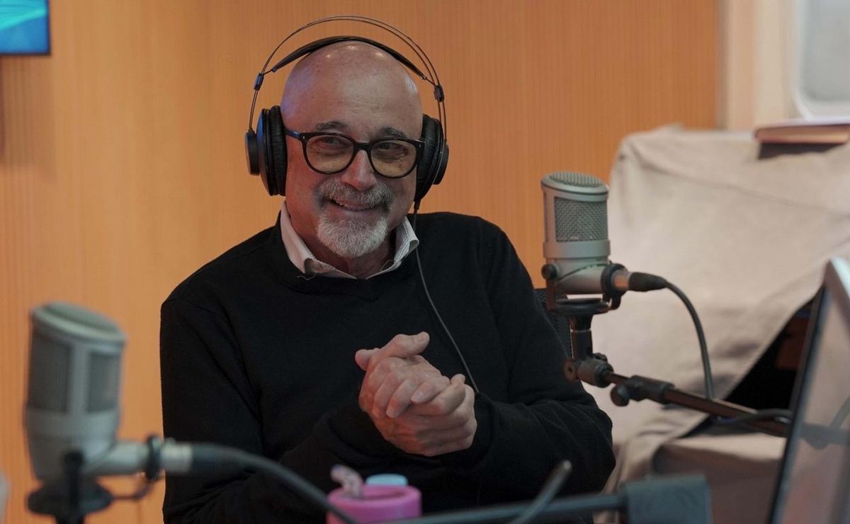 FOTO: Emilio Kauderer, en los estudios de Cadena 3.