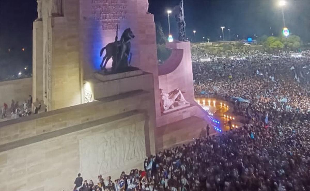 Euforia en Rosario por el triunfo ante Inglaterra y una nueva final del mundo.
