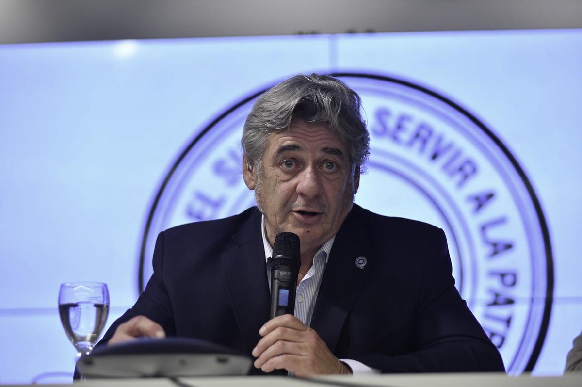 FOTO: Nicolás Pino habló en conferencia de prensa del paquete explosivo.