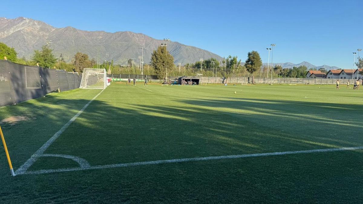 La selección juvenil entrenó este viernes en Chile.
