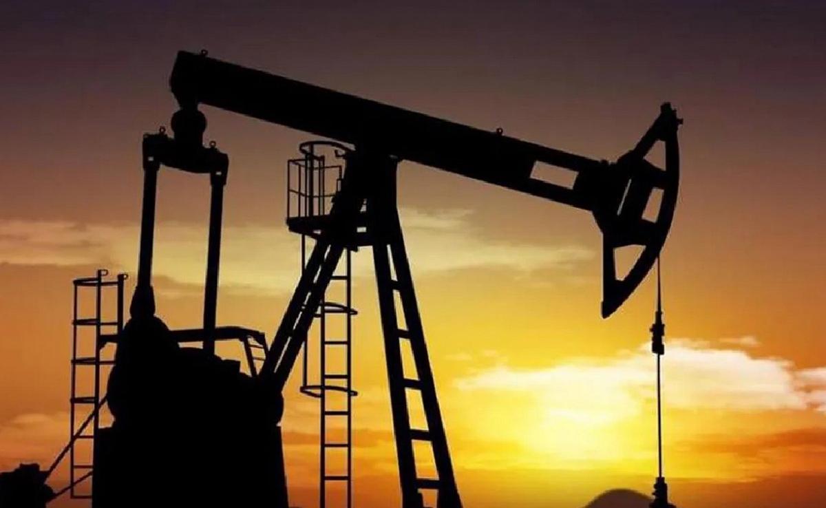 Vuelve a subir el petróleo a niveles históricos desde el inicio de la guerra en Medio Oriente.