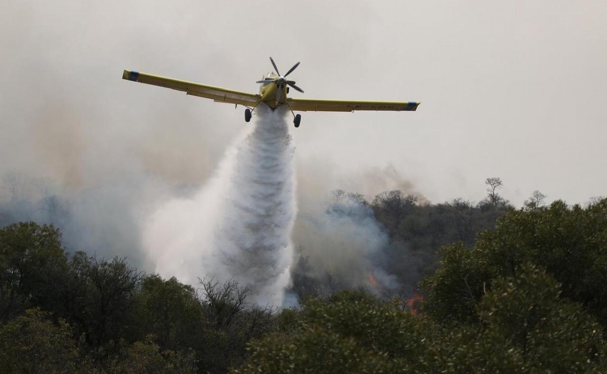 FOTO: Se reinició el fuego en Capilla del Monte y San Marcos. (Daniel Cáceres/Cadena 3)