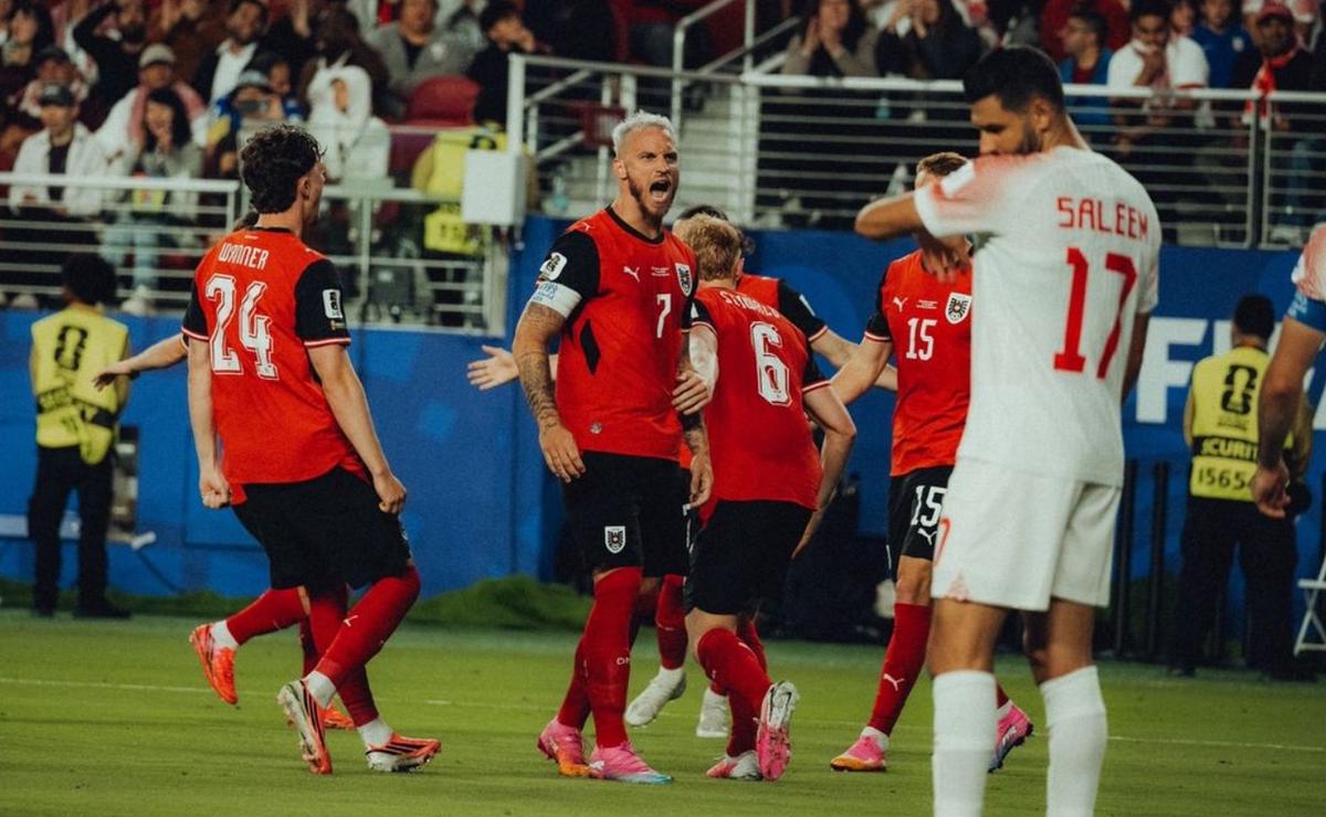 Austria venció 3-1 a Jordania.