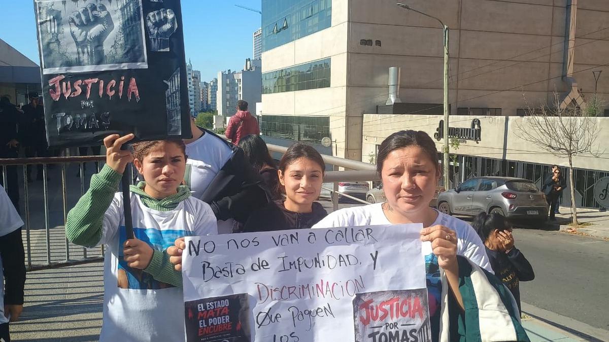 Familiares de Tomás Orihuela reclamaron Justicia en Tribunales II. 