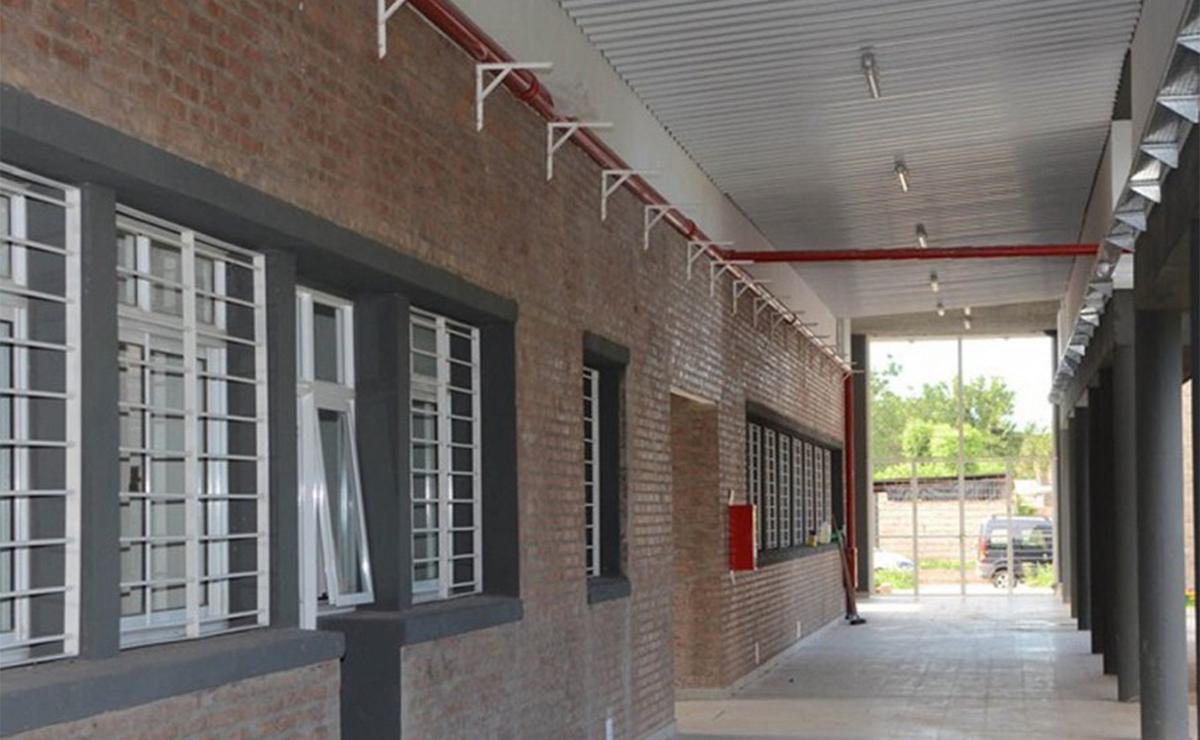 Parte del interior de la Escuela Malvinas Argentinas, en Rafaela. 