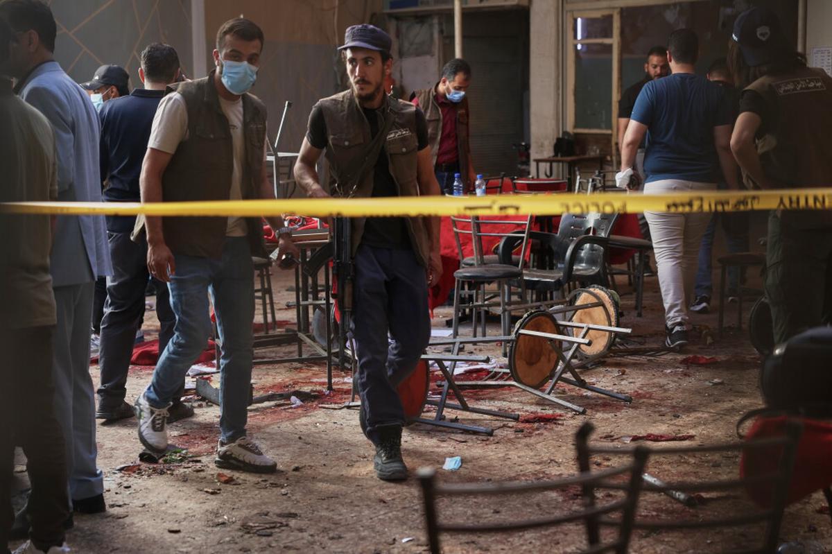 Artefacto explosivo estalla en cafetería de Damasco y mata al menos a 9 personas