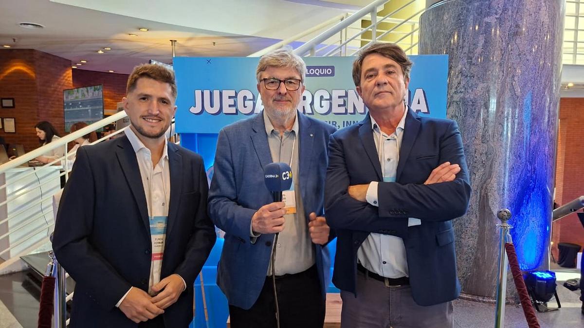 Hernán Funes, Sergio Suppo y Adrián Simioni, en el Coloquio IDEA.
