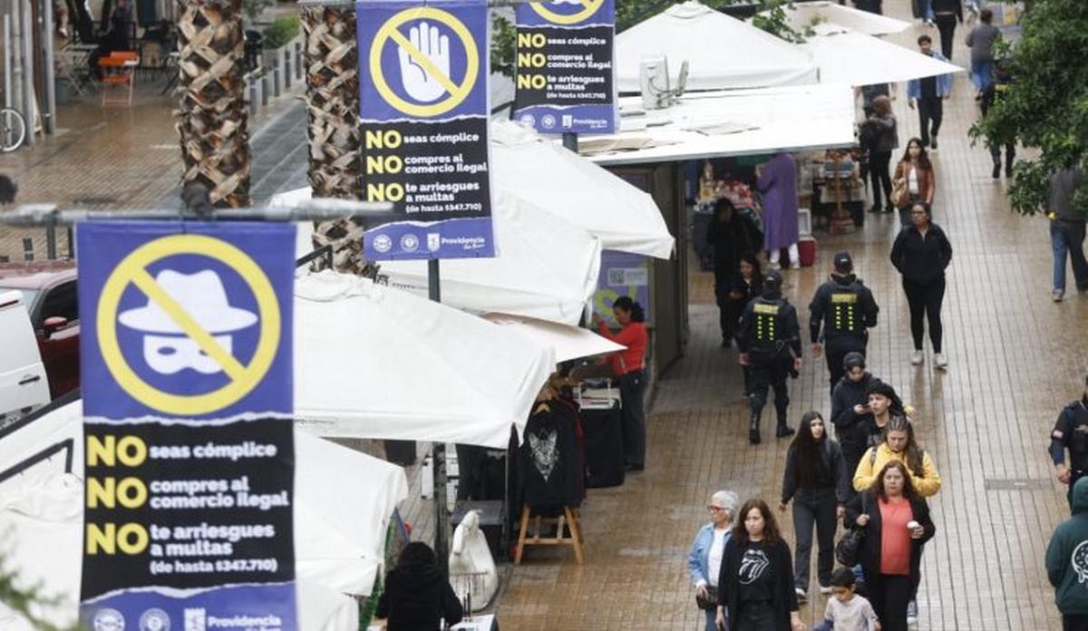 Chile endurece las medidas contra el comercio ilegal en las calles. (Foto: CNN Chile)