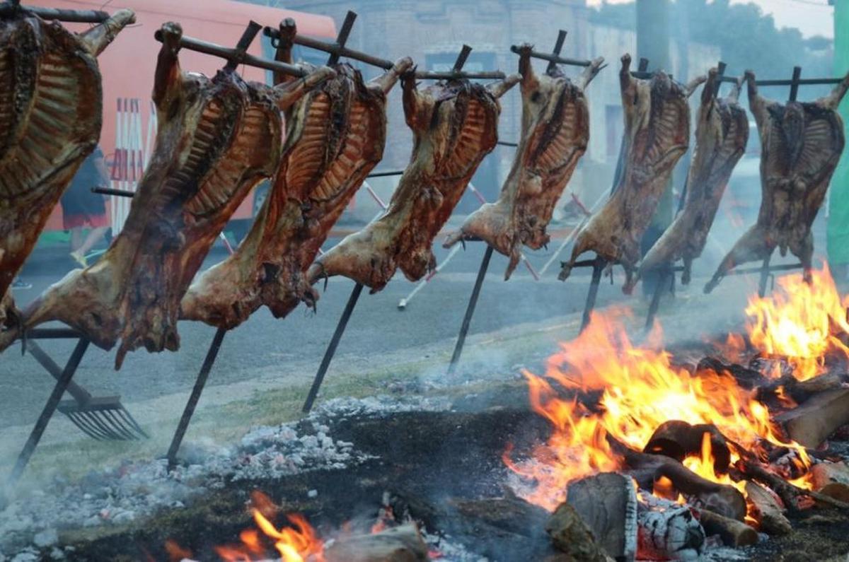 Quilino se prepara para el festival de cabrito con novedades culinarias únicas