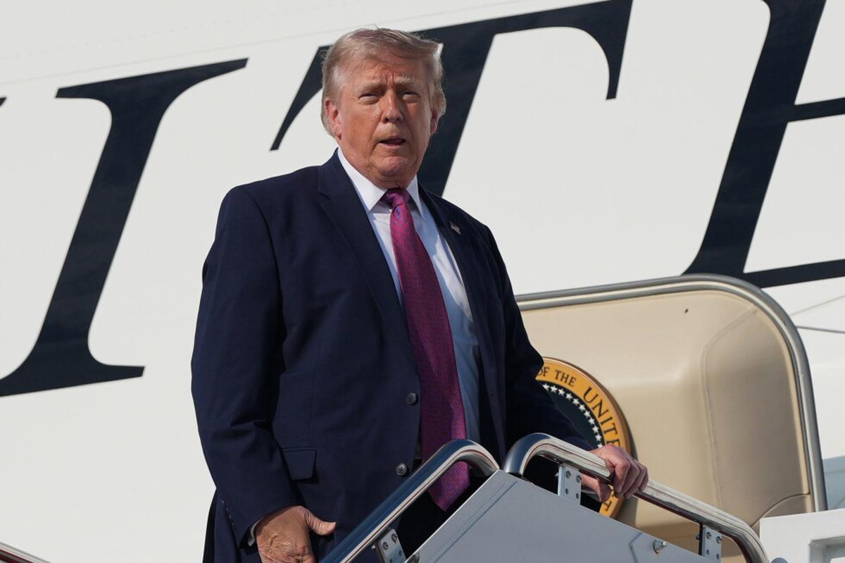 Trump indulta a exsocio de Abramoff y a 9 condenados por violar controles de emisiones vehiculares