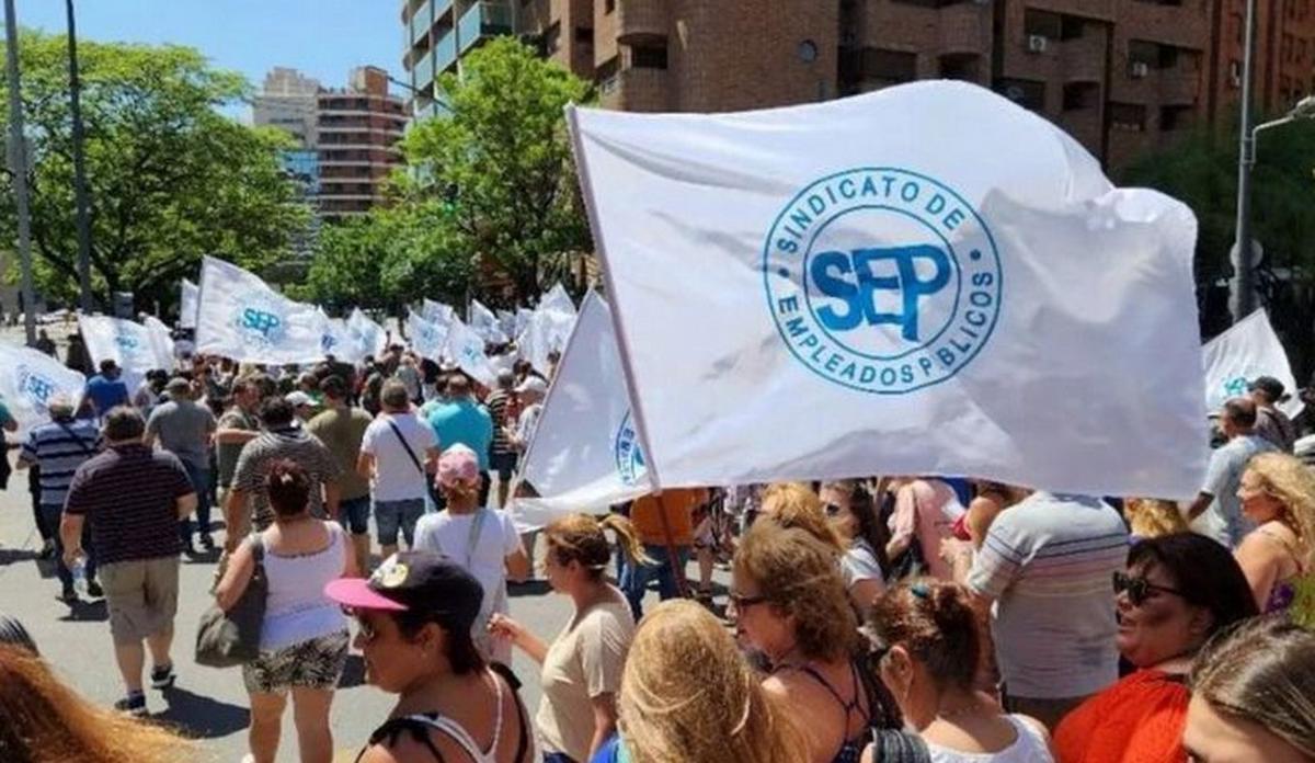 FOTO: Siguen las medidas de fuerza del SEP y mañana habrá un paro de 24 horas