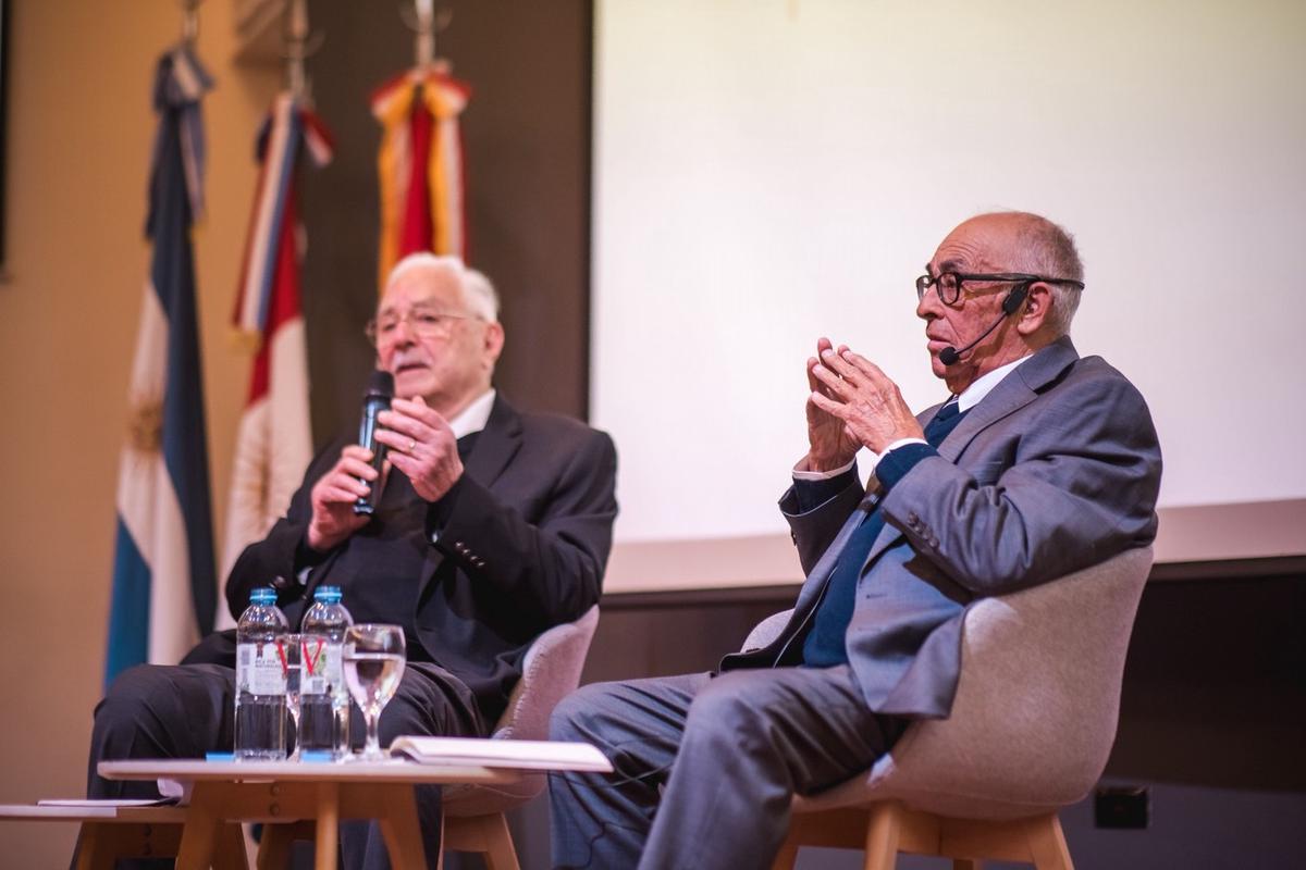 Oulton presentó el libro “La imagen y la vida”