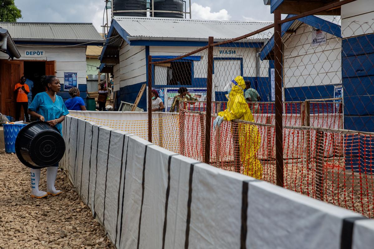 Autoridades de salud de África convocan una cumbre por crisis de ébola tras primer caso en Nigeria