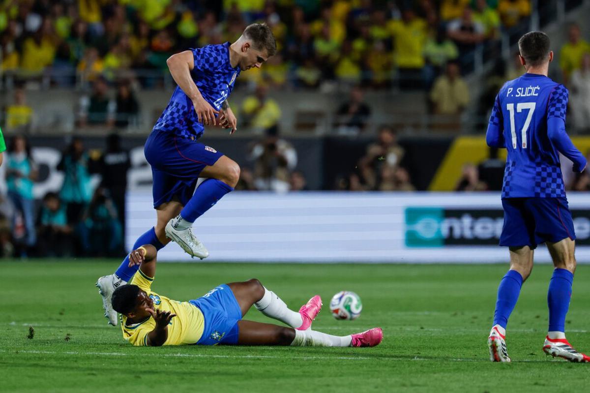 El técnico de Lyon exige más a Endrick ante sequía goleadora