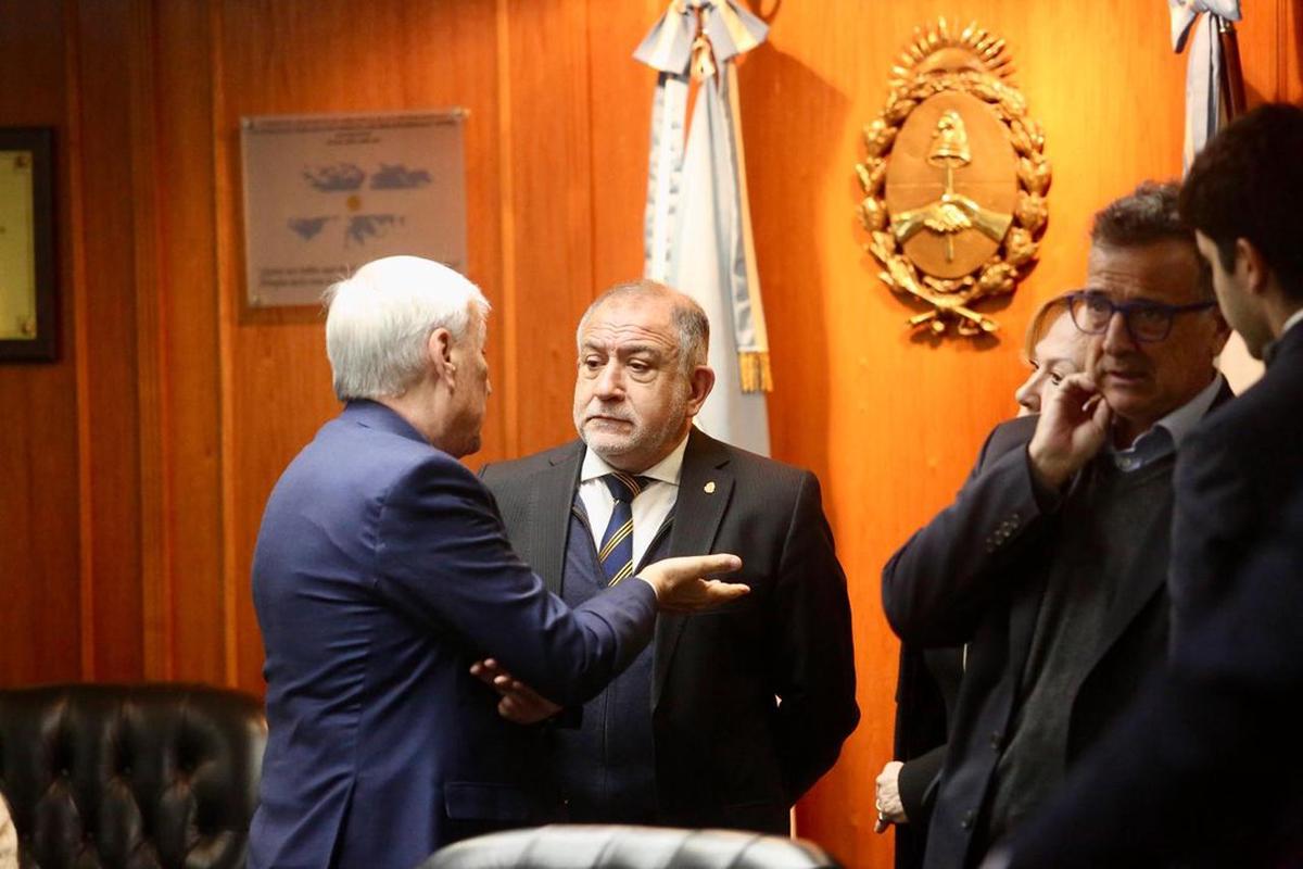 La Comisión es presidida por Luis Juez.