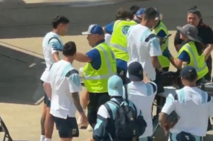 La llegada de la Selección argentina a Miami: risas por un encendedor del Cuti Romero