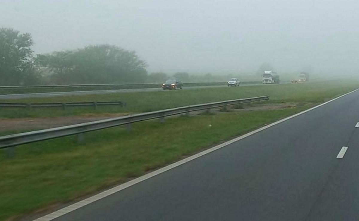 Niebla en rutas y autopistas de Rosario y la región.