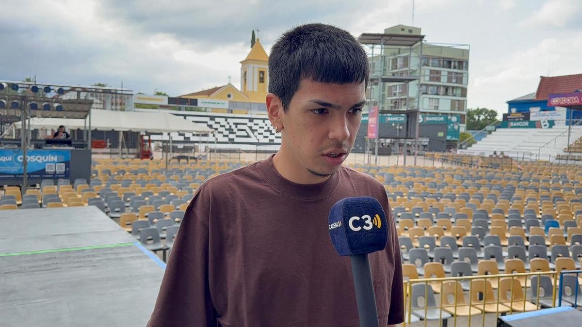 FOTO: Milo J en la plaza Próspero Molina. (Foto: Daniel Cáceres)