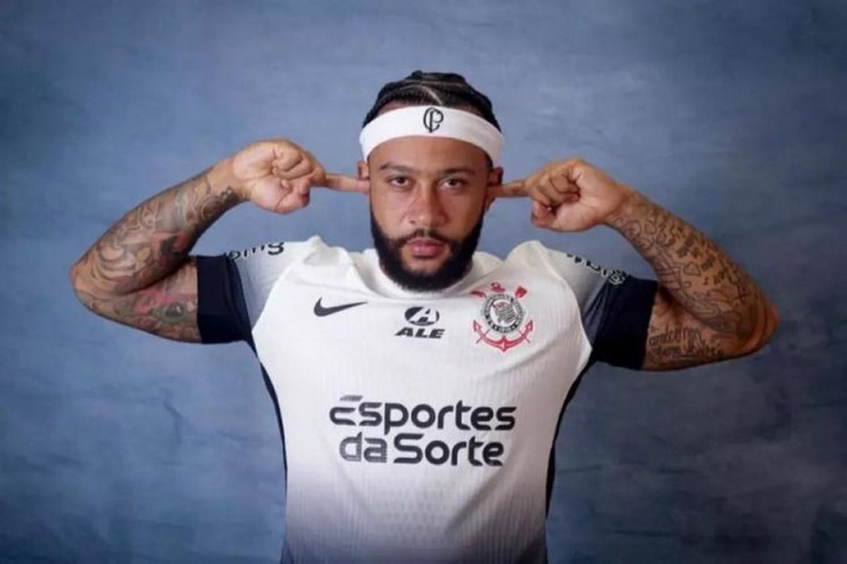 Depay deja Corinthians
