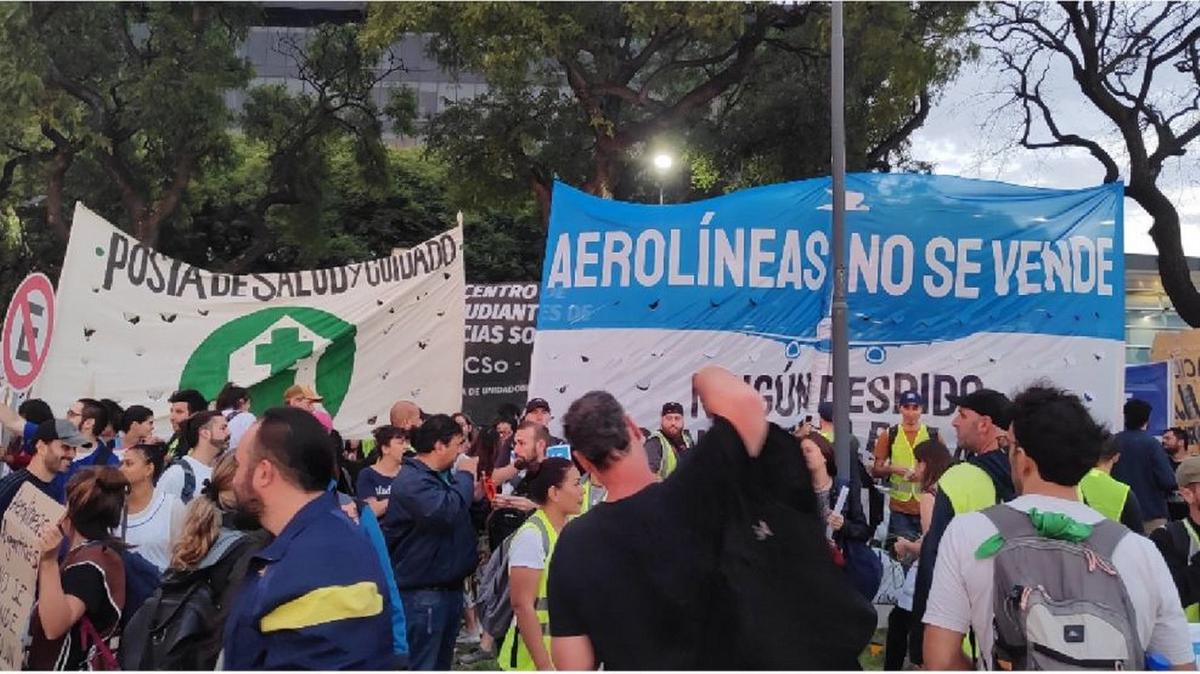 FOTO: Reacciona la casta estatal: no me toquen la mía