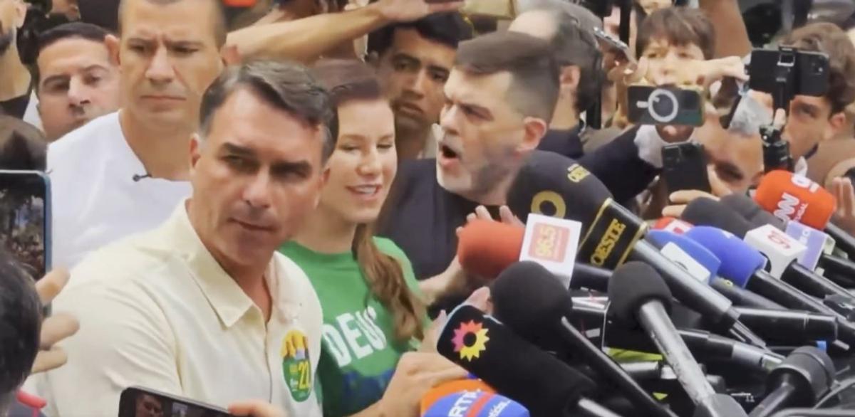 El senador Flávio Bolsonaro, candidato presidencial de la oposición en las elecciones de Brasil.
