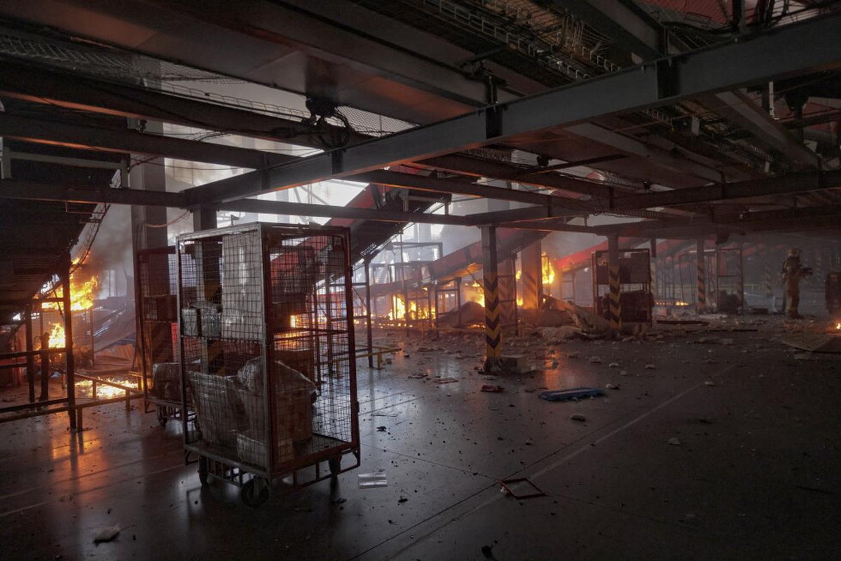 Drones ucranianos matan a 5 en Rusia e incendian almacén de la tienda online Wildberries