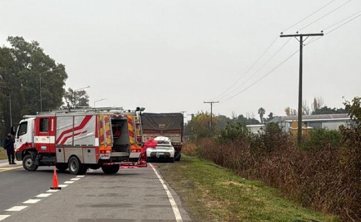 Un hombre murió al chocar contra un acoplado cerealero en Ticino.