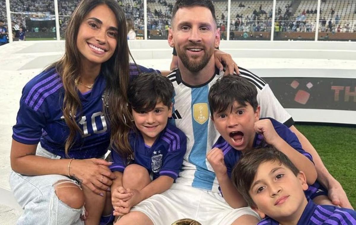 Lionel Messi, junto a su familia.